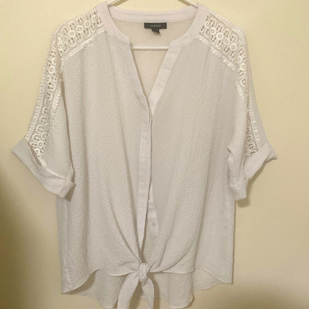 Alfani Women's Size L White Textured Short Sleeve Shirt